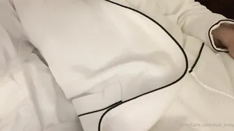 Evie Envy onlyfans busty bitch cums