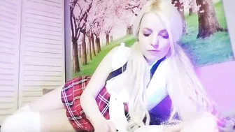 BelleBlake black-haired beauty pulls sex lips