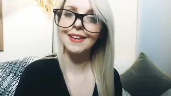 BelleBlake beautiful chick jerks off her cunt