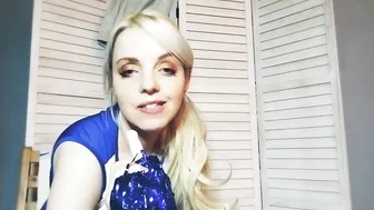 BelleBlake charming babe poses nude in front of the webcam