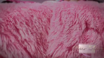 Alix Lynx onlyfans angelicly beautiful woman pathetically caresses herself