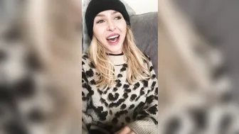 Alix Lynx onlyfans wonderful woman gently pulls pussy