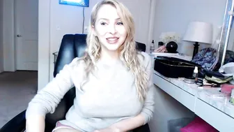 Alix Lynx onlyfans gorgeous confused caresses pussy