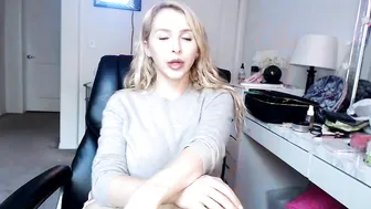 Alix Lynx onlyfans gorgeous confused caresses pussy