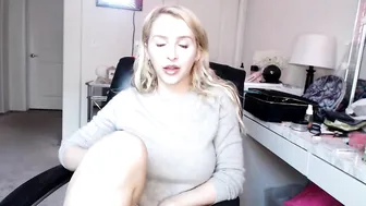 Alix Lynx onlyfans gorgeous confused caresses pussy