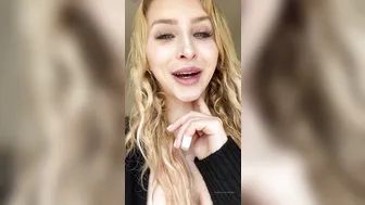 Alix Lynx onlyfans  private  with toys don't get bored