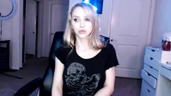 Alix Lynx onlyfans mature confused jerks off shaggy pussy