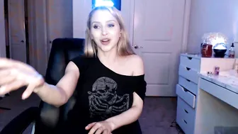 Alix Lynx onlyfans mature confused jerks off shaggy pussy