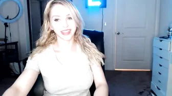 Alix Lynx onlyfans Black-haired confused