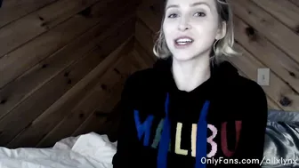 Alix Lynx onlyfans jerking whore on the background of new york