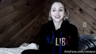Alix Lynx onlyfans jerking whore on the background of new york