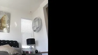 Alix Lynx onlyfans gorgeous young lady shows off her legs