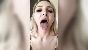 Alix Lynx onlyfans Bitch in