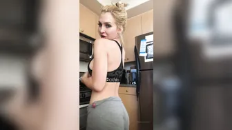 Alix Lynx onlyfans slutty slut masturbates shaved pussy