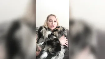 Alix Lynx onlyfans cute brunette caresses her charms