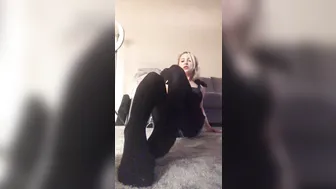 Alix Lynx onlyfans busty jerk off