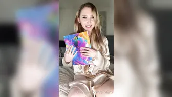 Alix Lynx onlyfans busty babe fucks herself in her pussy