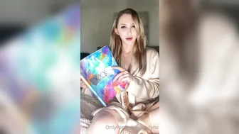 Alix Lynx onlyfans busty babe fucks herself in her pussy