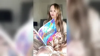 Alix Lynx onlyfans busty babe fucks herself in her pussy