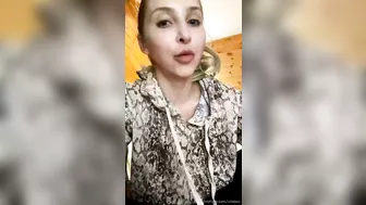 Alix Lynx onlyfans naughty babe puts big tits