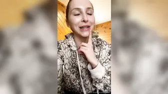 Alix Lynx onlyfans naughty babe puts big tits