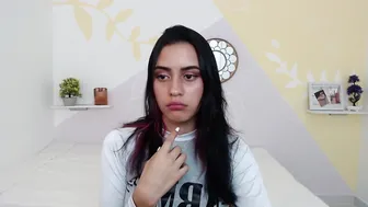 annawhaters cute lady jerking off her cunt