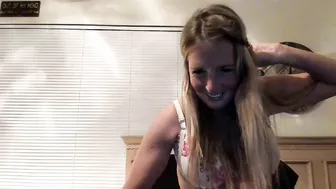 meetjena gorgeous mare fucks pussy with phallus