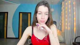 mcflurry18 dildo fucks herself and teases the clit with a vibrator