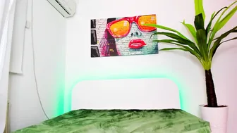 mary_marlow bitch shows small tits