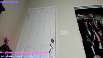 mariahpinkkitty busty slut jerks off and cums