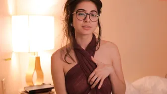 lizmreow naughty girl shows big tits