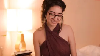 lizmreow crazy lady fondles her cunt in panties