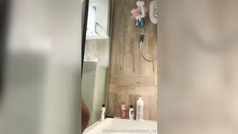 pakistani_ria adorable chick pulls the vagina with fingers