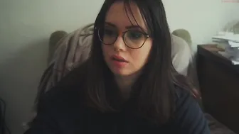 love_dont_be_shy juicy babe creases her tits