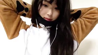 moyyango cute chick gently pulls pussy