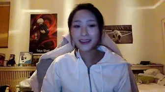 moyyango babe cums off toys