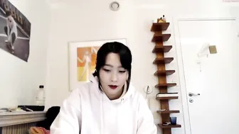 moyyango teen pussy jerking off