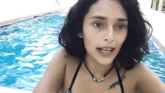 moonroxxx wonderful woman gently pulls pussy