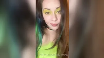 lindseyjenningz passionate chick shines pussy