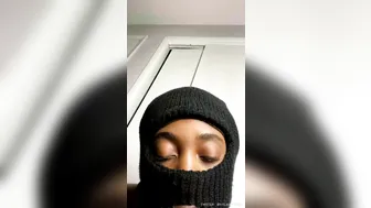 ladykream slut fingers her pussy