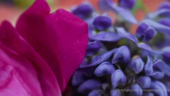 emmamagnoliaxo hot lady passionately pulls pussy