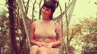 emmamagnoliaxo red-haired slut strips and pussy pulls