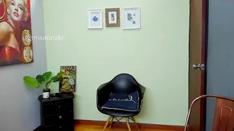 mia_beaker whore model pulls pussy