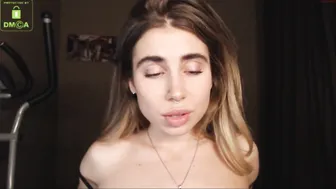 moanamo loud bitch hammering pussy with phallus