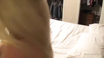 bouncybritney1 cute girl masturbates cunt at the wheel