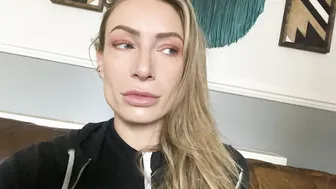 ava_austen black-haired beauty pulls sex lips