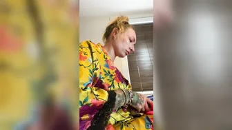 ava_austen gorgeous confused handjob pussy