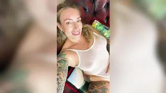 ava_austen a nice babe kneads her cunt