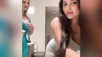 alexavip Imposing chick