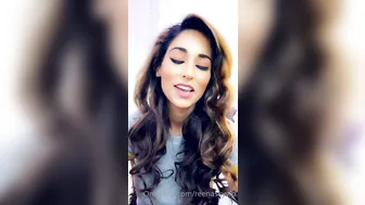 Reena beautiful woman jerks off pussy